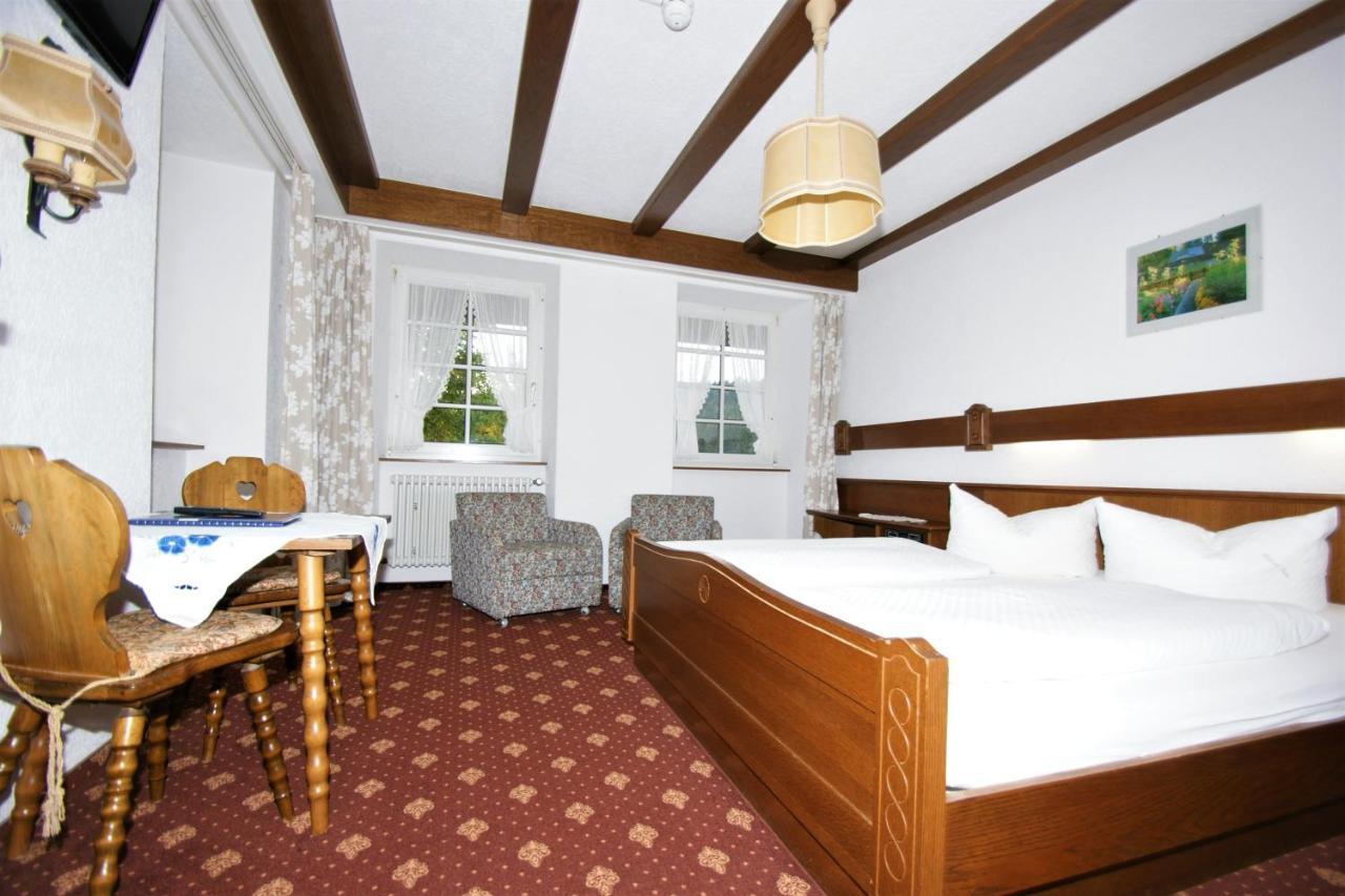 Zur Traube Schwarzwaldhotel & Restaurant Am Titisee 圣玛尔根 外观 照片