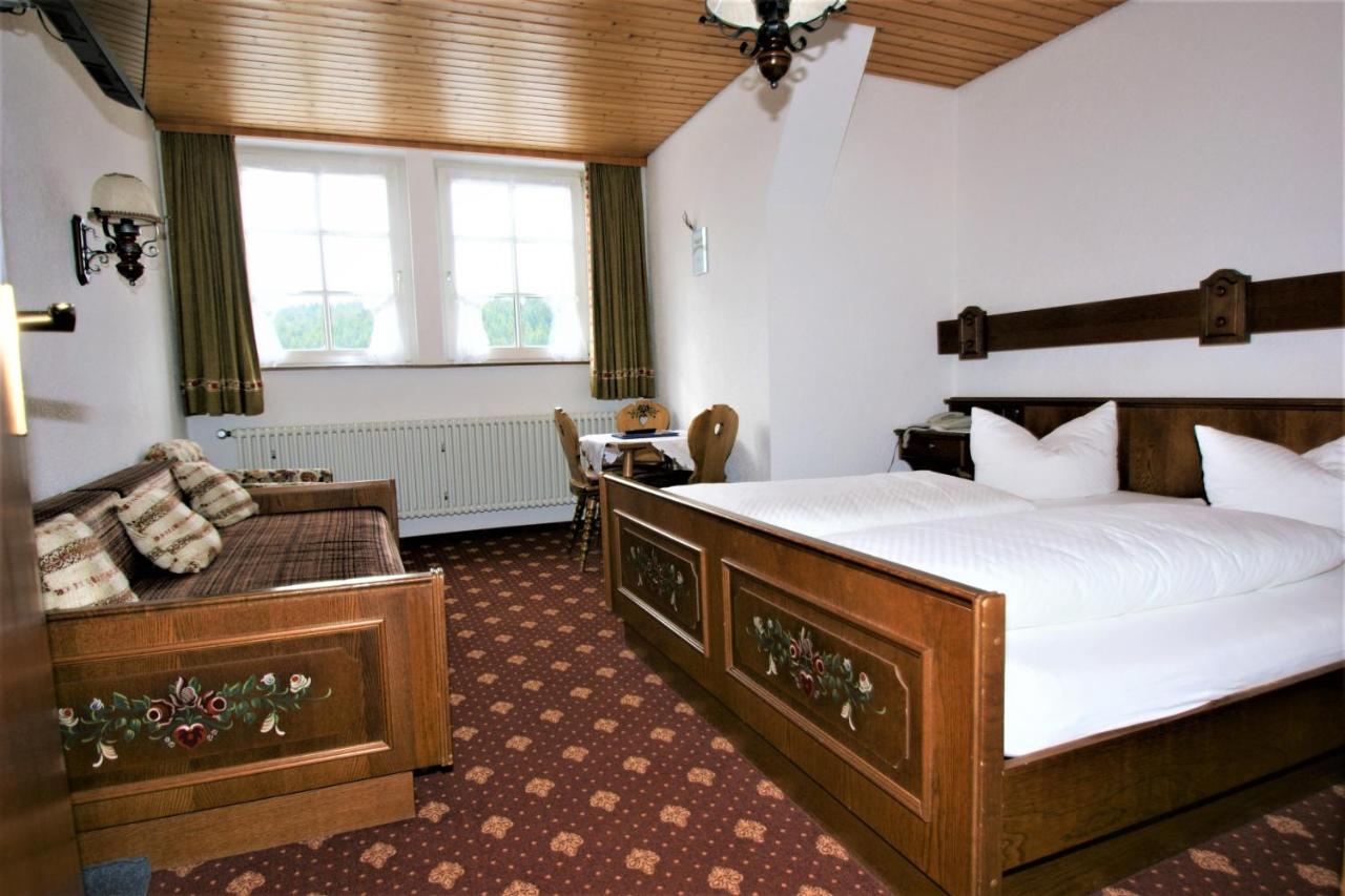 Zur Traube Schwarzwaldhotel & Restaurant Am Titisee 圣玛尔根 外观 照片