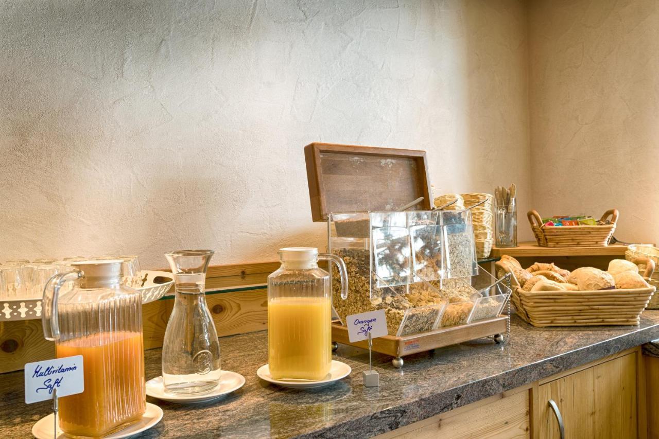 Zur Traube Schwarzwaldhotel & Restaurant Am Titisee 圣玛尔根 外观 照片